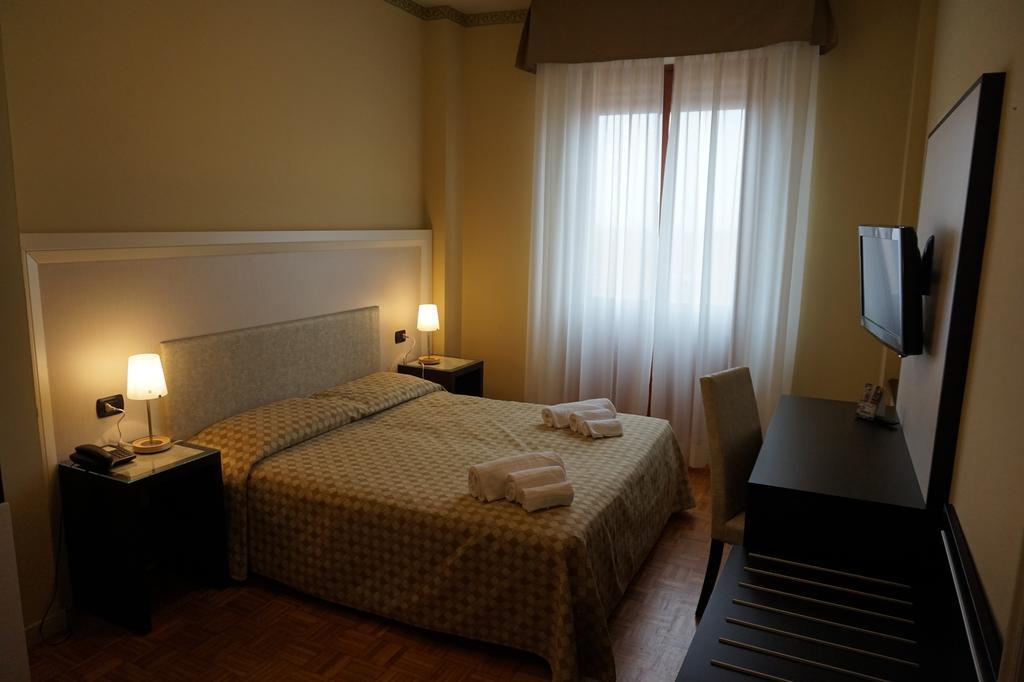 Hotel Astoria Fidenza Pokoj fotografie