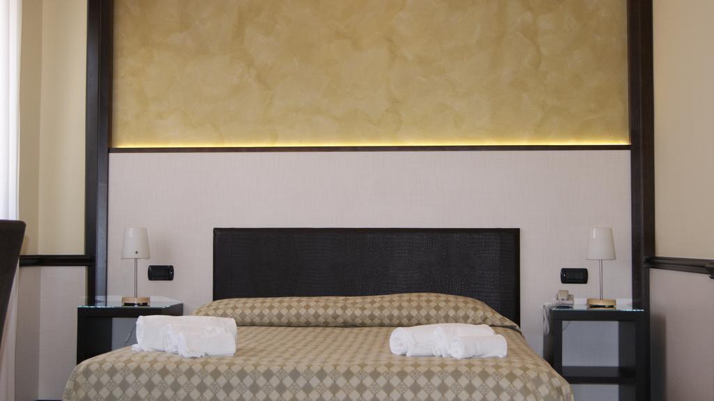 Hotel Astoria Fidenza Pokoj fotografie