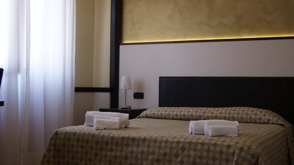 Hotel Astoria Fidenza Pokoj fotografie