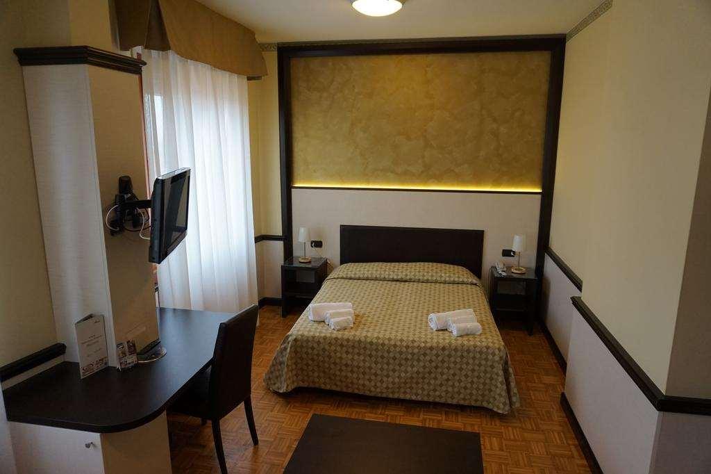 Hotel Astoria Fidenza Pokoj fotografie